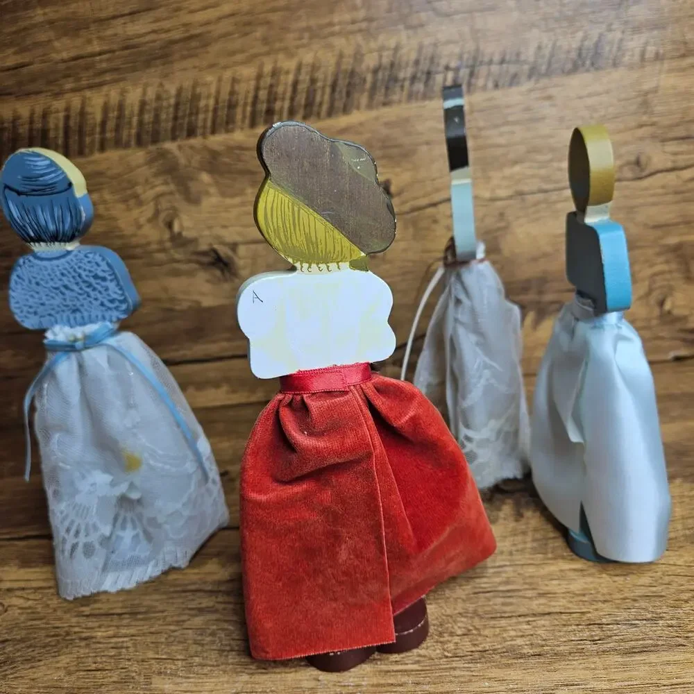 Vintage Flat Wooden dolls Lace skirts 80s set of 4